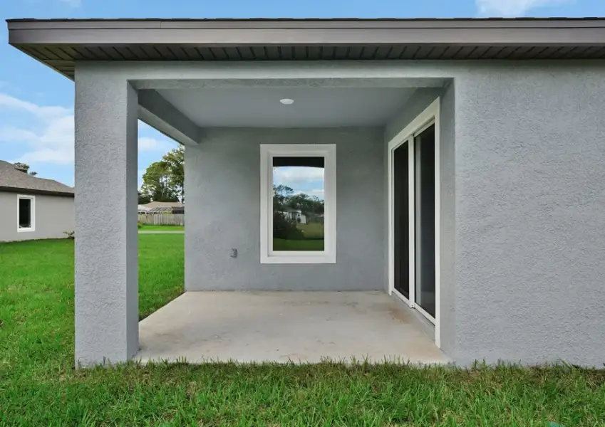 Representative exterior details of a home built from the Laguna by LGI Homes in Marion Oaks, Ocala (Image 3).