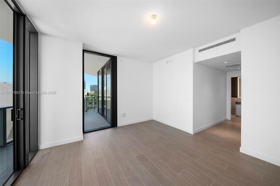 Spacious, unfurnished interior of a new home in Five Park, Miami Beach (Image 15).