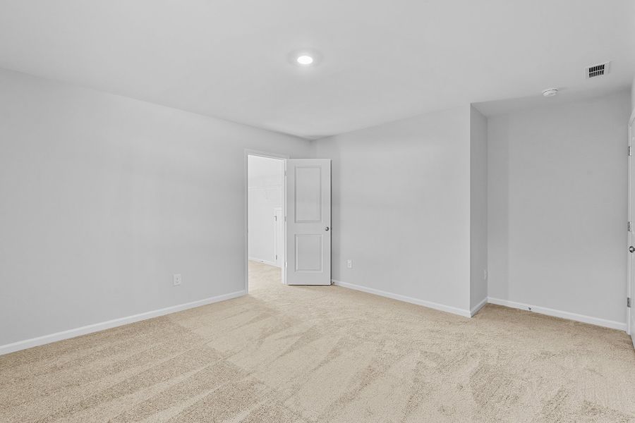 Spacious, unfurnished interior of a new home in Hanes Lake, Winston-Salem (Image 38).