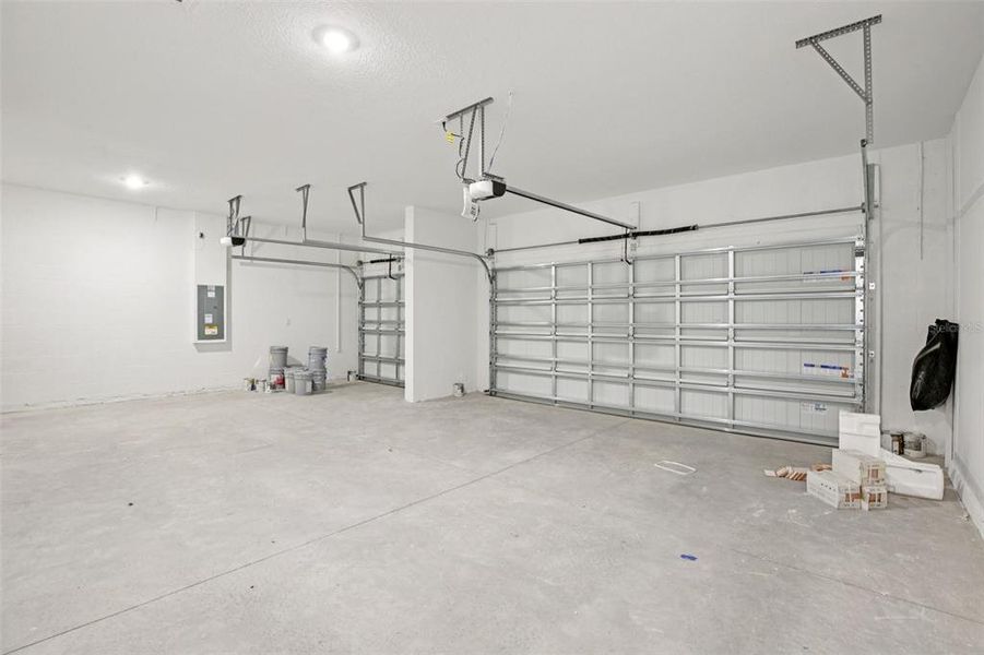 Spacious, unfurnished interior of a new home in Oakfield Trails, Parrish (Image 10).