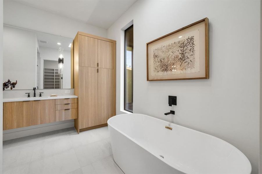 Furnished interior view inside a new home in , Farmers Branch (Image 29).