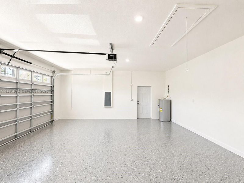 Spacious, unfurnished interior of a new home in , Sebring (Image 33).