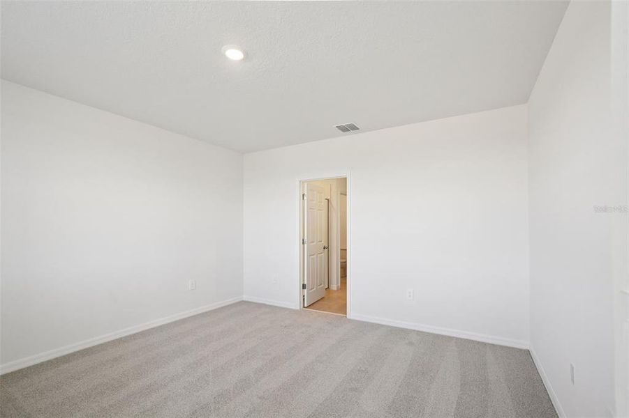 Spacious, unfurnished interior of a new home in , Lake Alfred (Image 15).