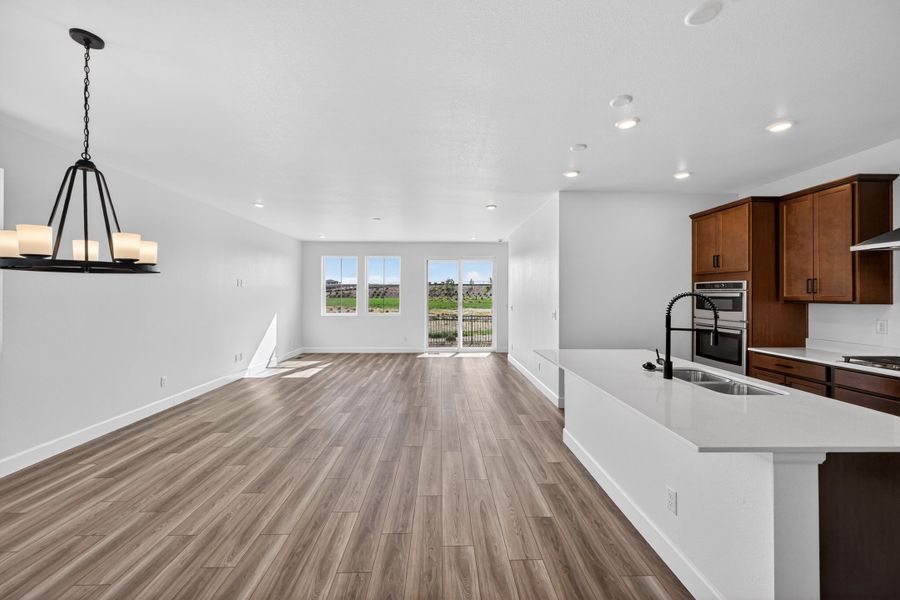 Spacious, unfurnished interior of a new home in The Aurora Highlands, Aurora (Image 9).