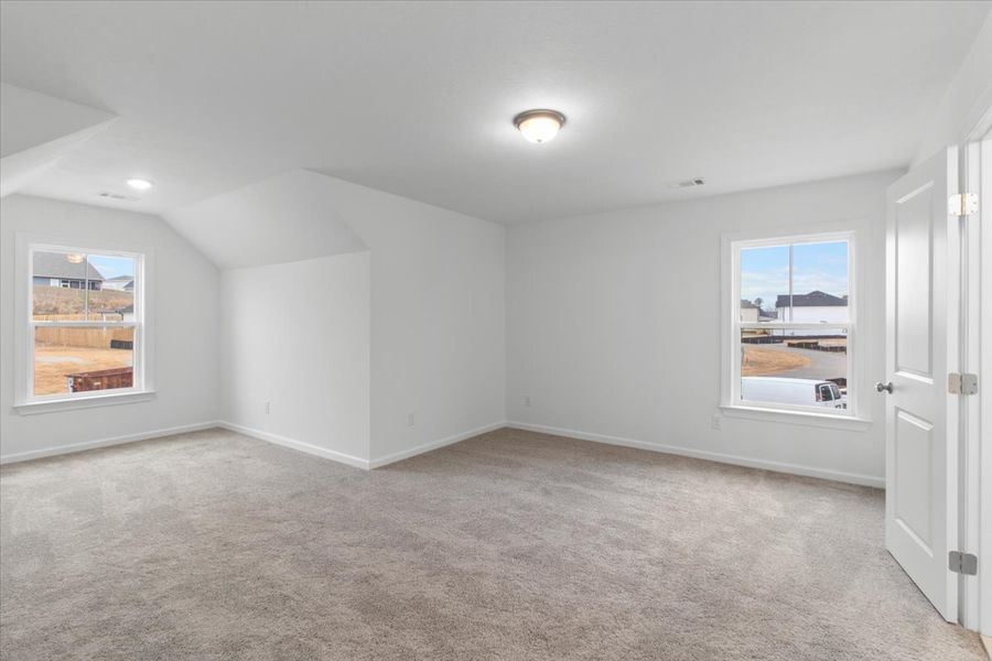 Spacious, unfurnished interior of a new home in Crawford Creek, Grovetown (Image 28).