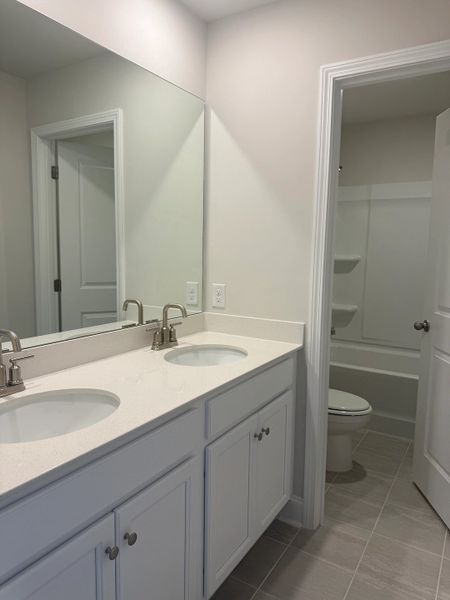 Furnished interior view inside a new home in Cades Bluff, Lebanon (Image 10).