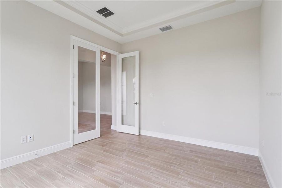 Spacious, unfurnished interior of a new home in Triple Creek, Riverview (Image 16).