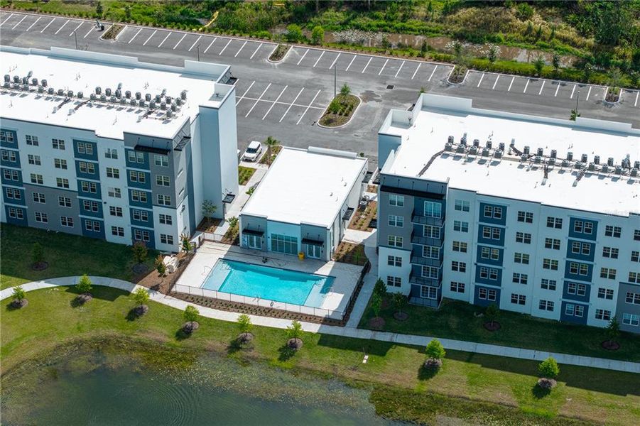 Condo located in Orlando, FL showcasing its design and architecture (Image 3).