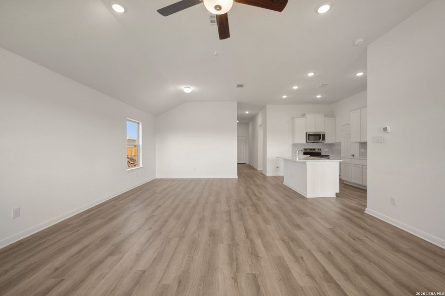 Spacious, unfurnished interior of a new home in Meadows at Clear Springs, New Braunfels (Image 44).