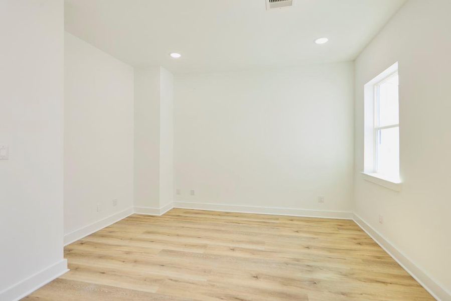 Secondaty beddrom 3rd floor Secondaty beddrom 3rd floor