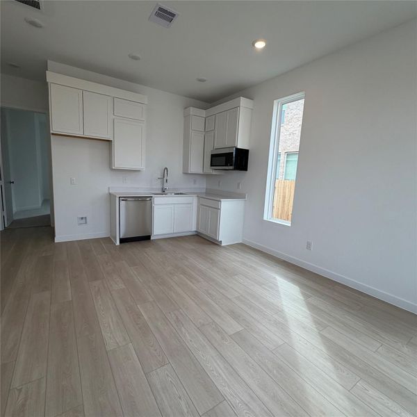 **Photos are a representation of the floor plan. This is not the actual homesite.**