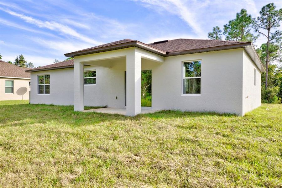 Exterior details and patio area of a home in , Sebring (Image 18).
