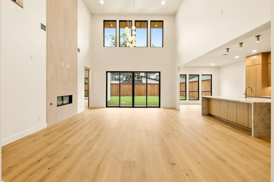 Spacious, unfurnished interior of a new home in , Dallas (Image 25).