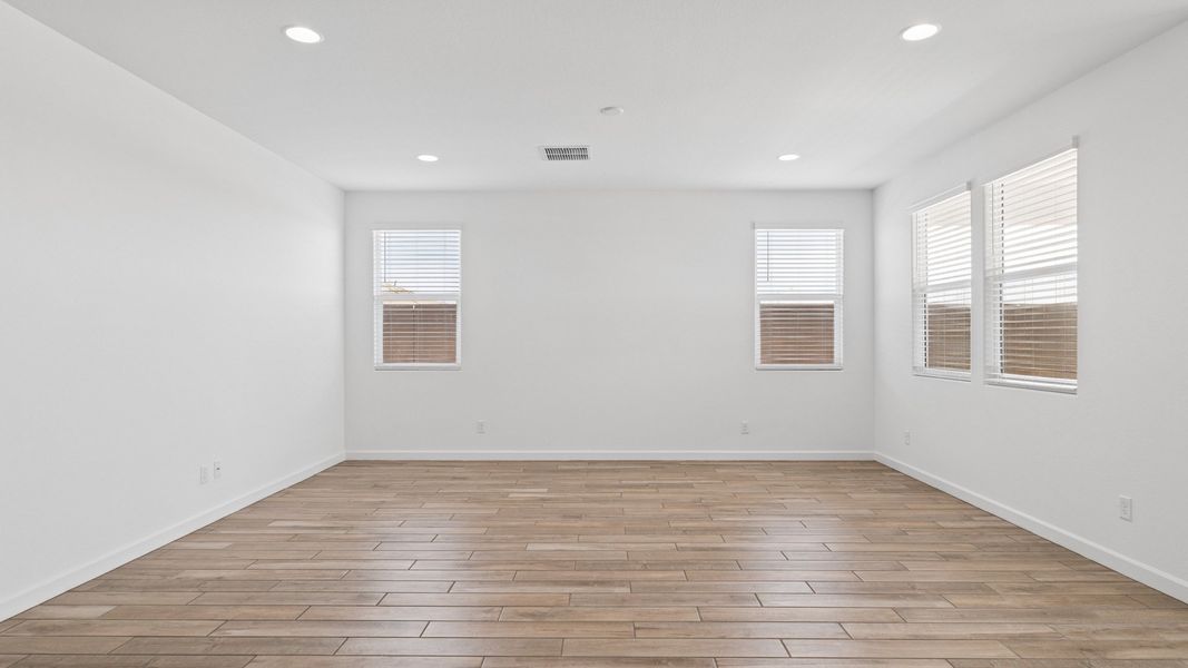 Spacious, unfurnished interior of a new home in Radiance at Superstition Vistas, Apache Junction (Image 18).