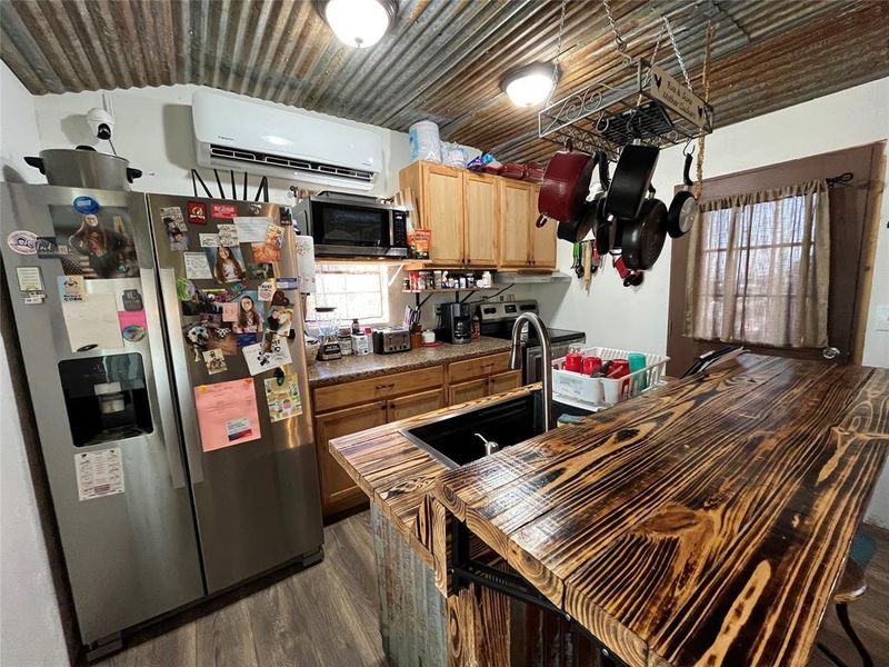Furnished interior view inside a new home in , Hico (Image 6).