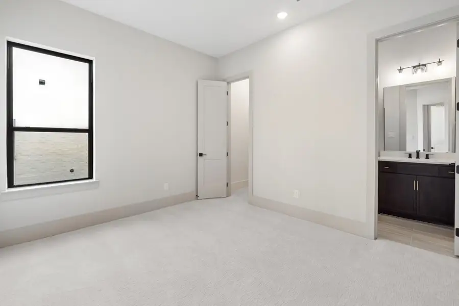 Representative unfurnished interior of a home built from the Westwood by Landon Homes in Dominion Estates, Frisco (Image 31).