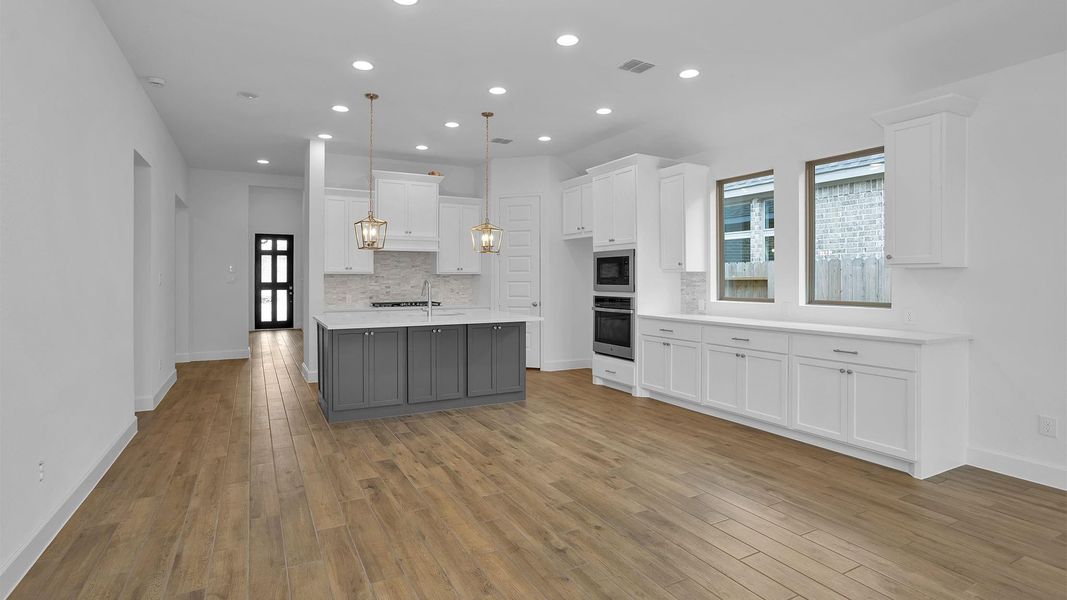 Spacious, unfurnished interior of a new home in Valencia 45', Manvel (Image 9). Spacious, unfurnished interior of a new home in Valencia 45', Manvel (Image 9).