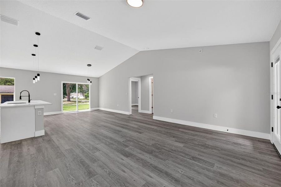 Spacious, unfurnished interior of a new home in , Dunnellon (Image 13).
