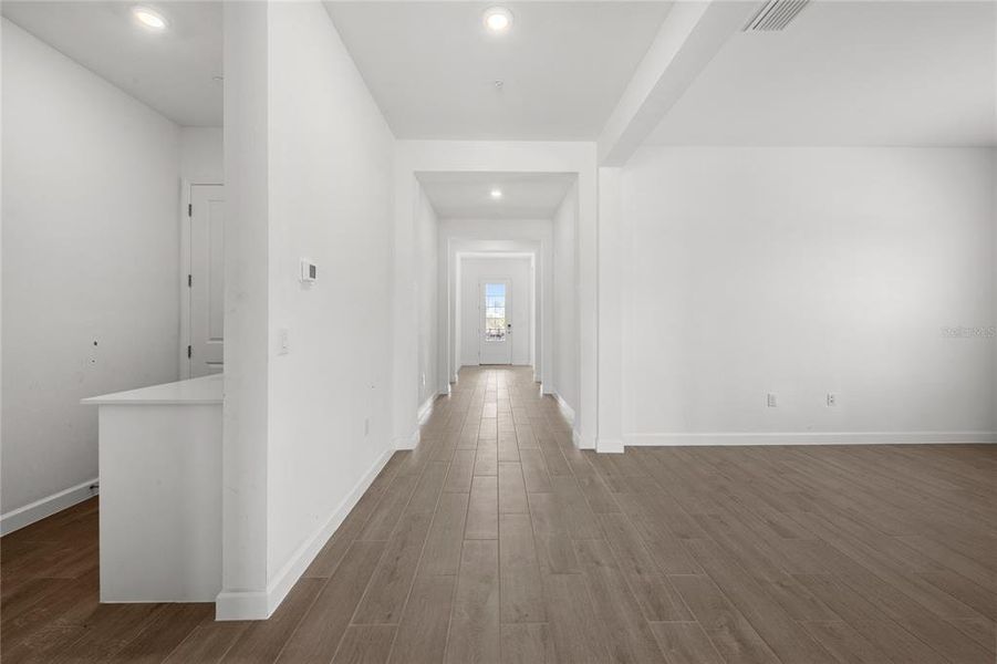 Spacious, unfurnished interior of a new home in Calusa Country Club, Lakewood Ranch (Image 28).