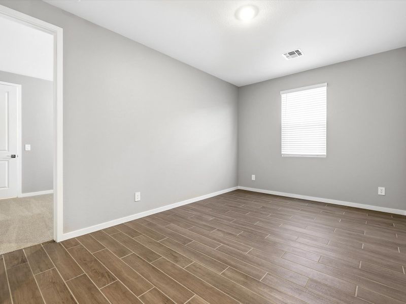 Spacious, unfurnished interior of a new home in White Tank Foothills Signature Series, Waddell (Image 9).