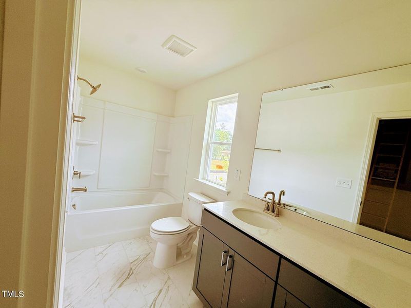 AR193 Bathroom 2 AR193 Bathroom 2