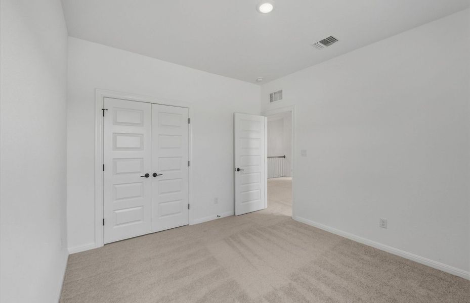 Spacious, unfurnished interior of a new home in Bluffview Reserve, Leander (Image 40).