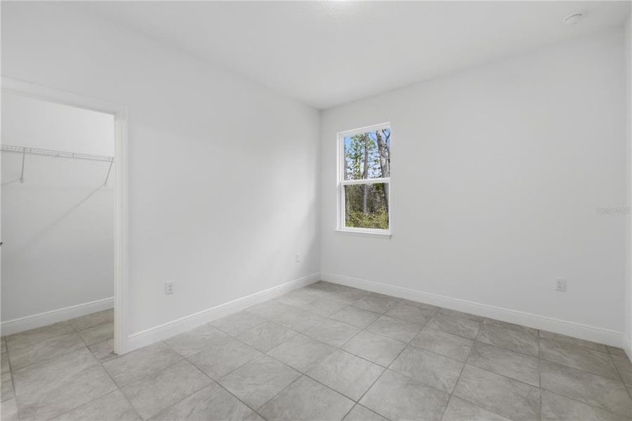 Spacious, unfurnished interior of a new home in , Ocala (Image 15).