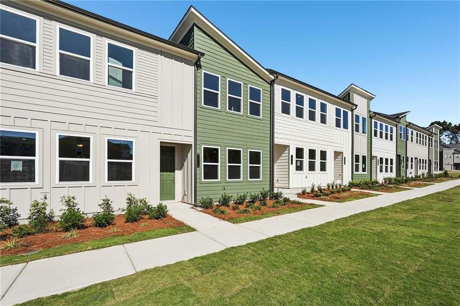 Exterior details and patio area of a home in Park Vue, Atlanta (Image 26).