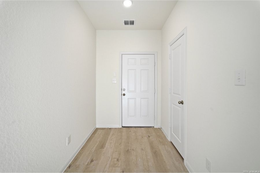 Spacious, unfurnished interior of a new home in Garden Grove, San Antonio (Image 23).