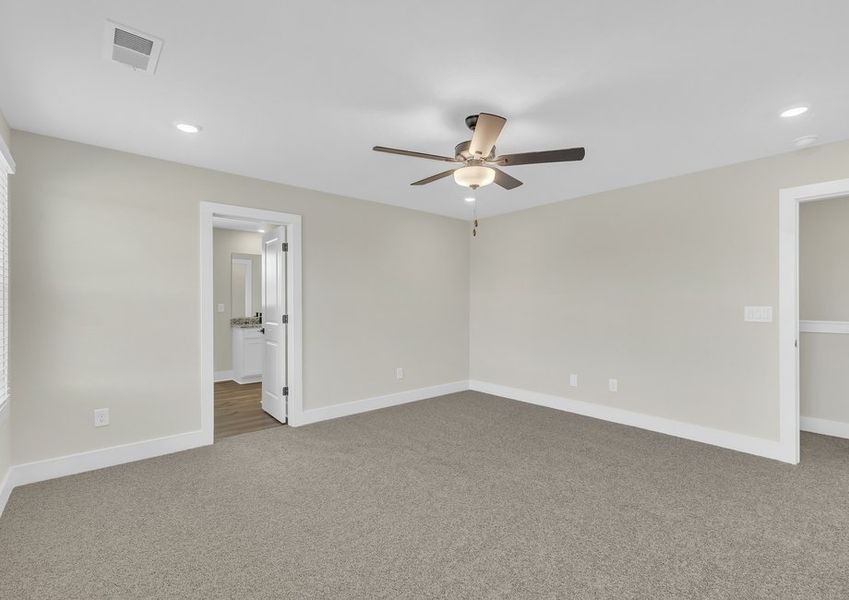 The master bedroom has an en-suite bathroom.