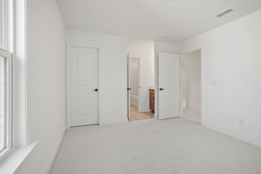 Spacious, unfurnished interior of a new home in Forest Creek, Waxhaw (Image 62).