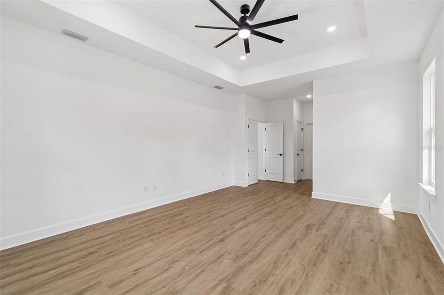 Spacious, unfurnished interior of a new home in , Weeki Wachee (Image 23).