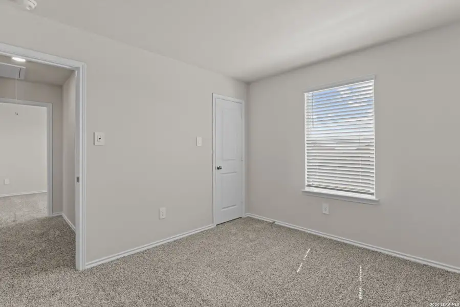 Spacious, unfurnished interior of a new home in Laurel Vistas, San Antonio (Image 31).