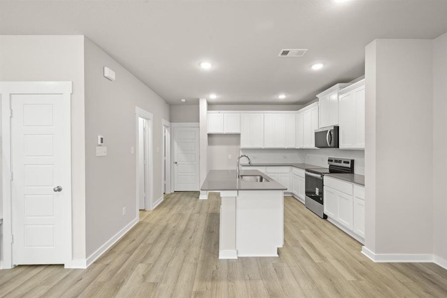 243 Wagon Spoke- Kitchen-1