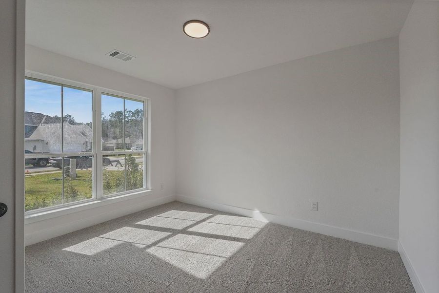 Spacious, unfurnished interior of a new home in Grand Oaks Reserve, Cleveland (Image 21).