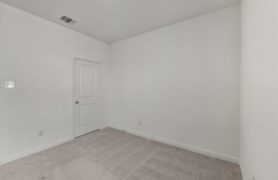Spacious, unfurnished interior of a new home in County View, Temple (Image 33).