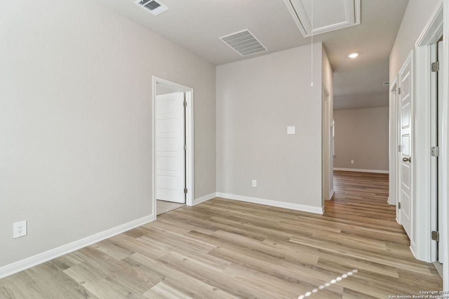 Spacious, unfurnished interior of a new home in Catalina, Converse (Image 21).