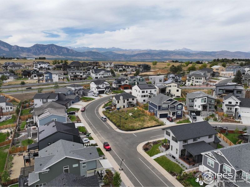 Steps to Davidson Mesa, Harper Lake and lots of trails!