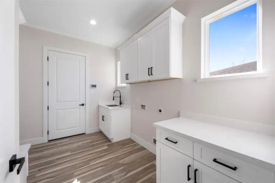 Furnished interior view inside a new home in , Baytown (Image 11).