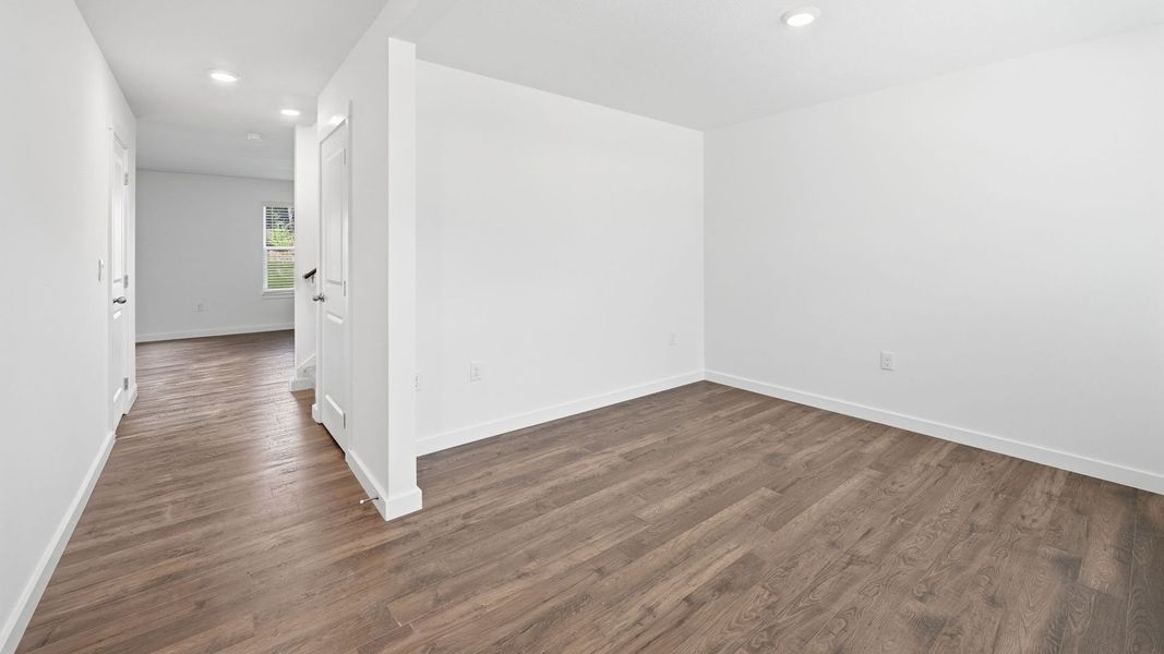 Spacious, unfurnished interior of a new home in Emory Creek, Harriman (Image 21).