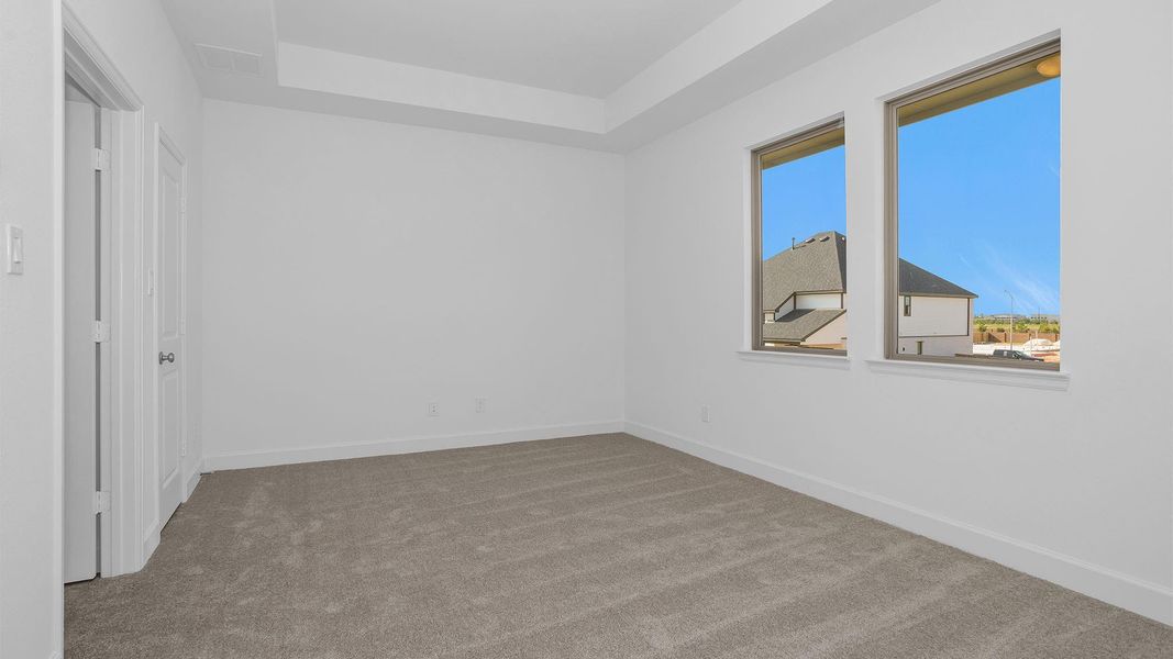 Spacious, unfurnished interior of a new home in Katy Court 70', Katy (Image 12).