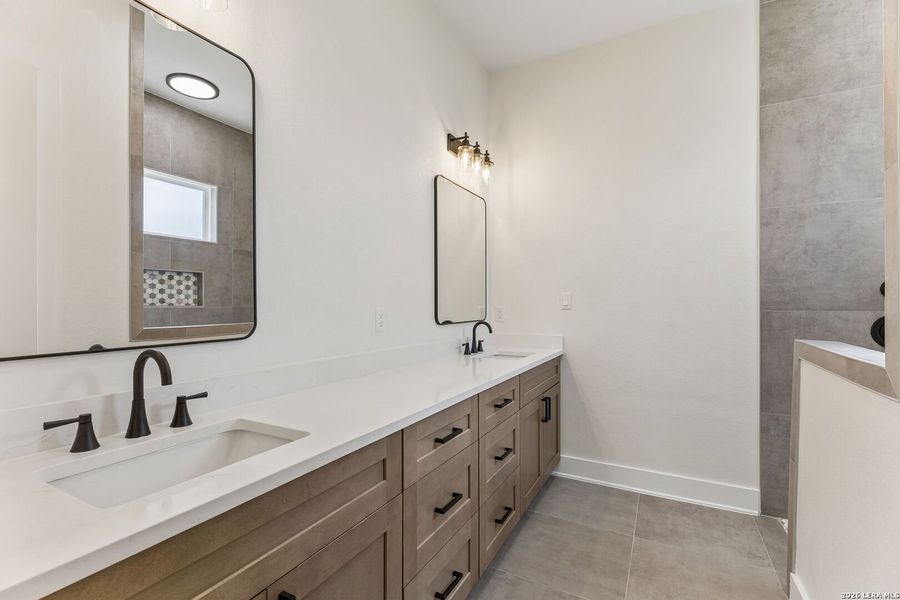 Furnished interior view inside a new home in , Canyon Lake (Image 12).