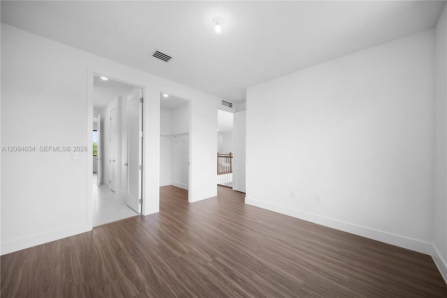 Spacious, unfurnished interior of a new home in , Miami (Image 16).