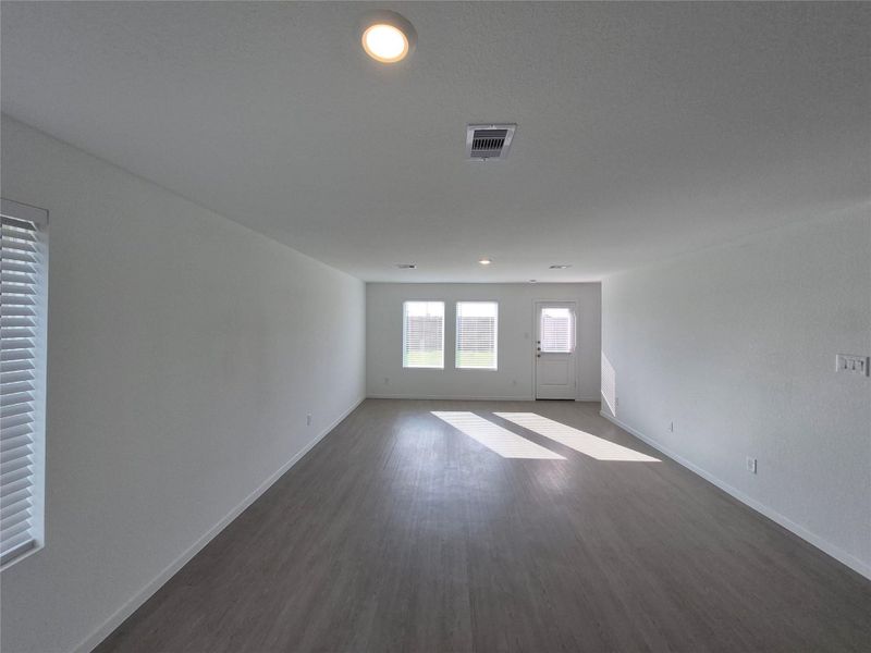 Living/dining combo area