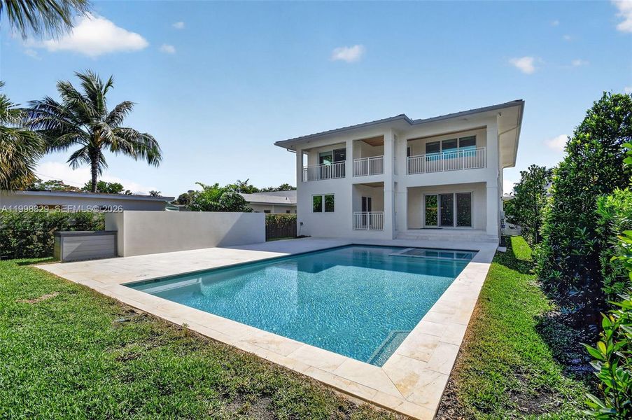 Exterior details and patio area of a home in , Lake Worth (Image 40).