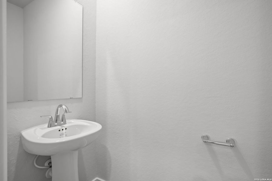 Close-up of interior finishes inside a home in Mesa Vista, San Antonio (Image 16).