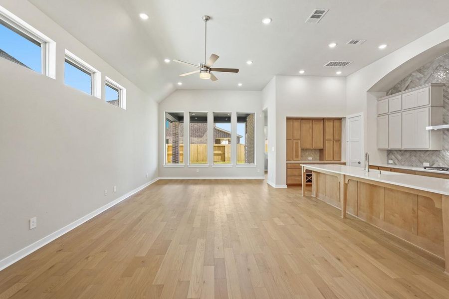 Family Room/Breakfast Nook