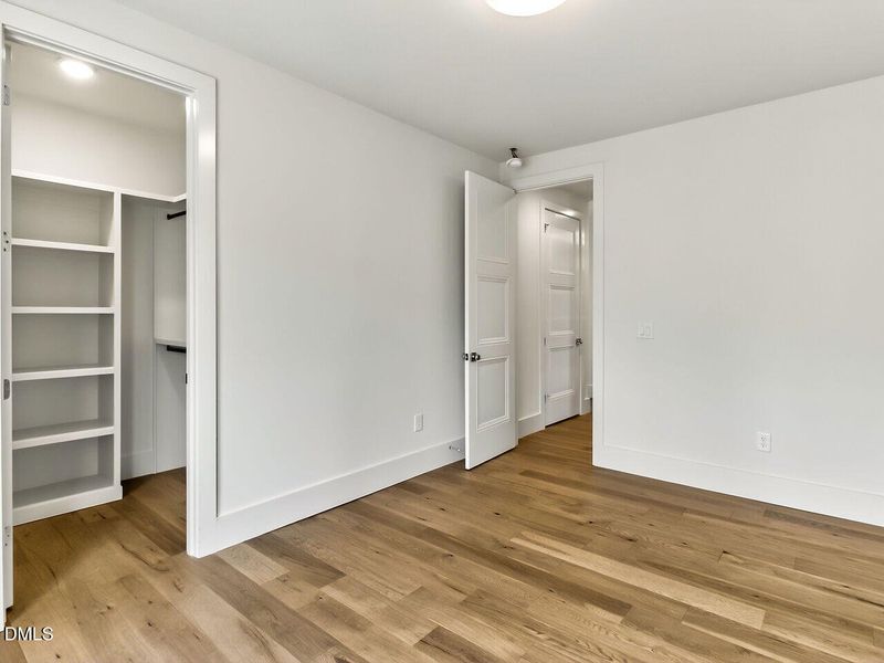 059-1280x960-bedroom-3