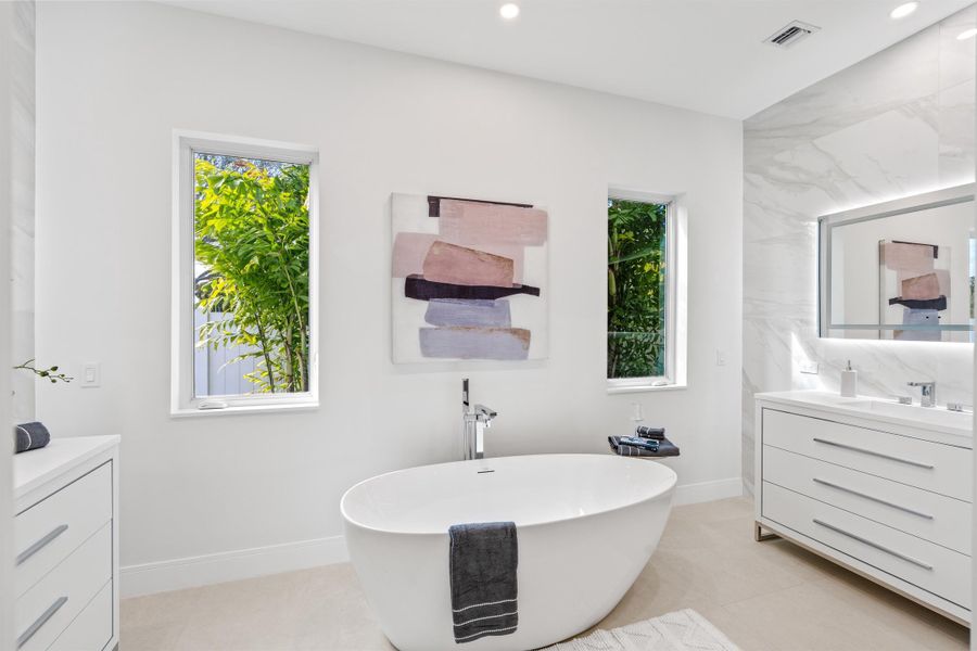 PRIMARY_BATHROOM_2_DT