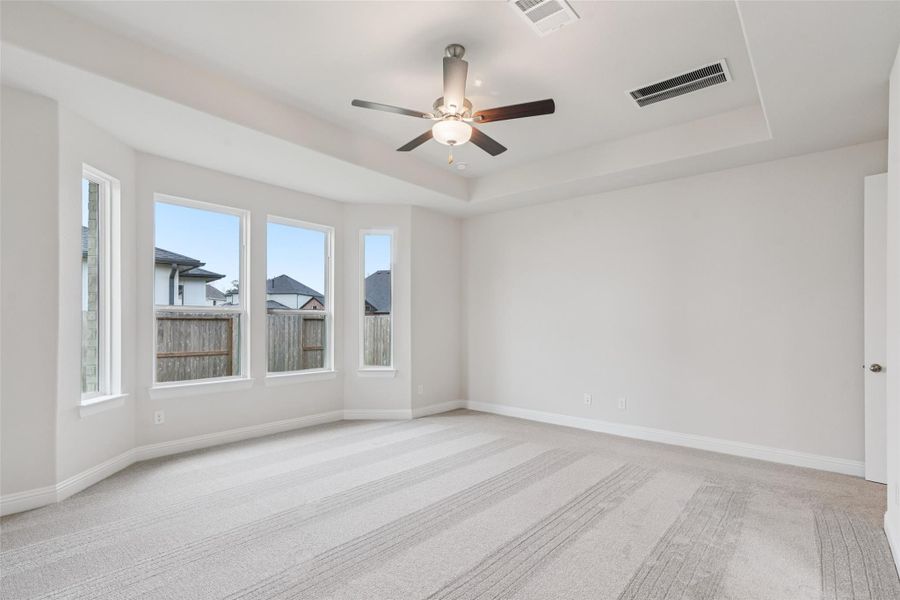 Spacious, unfurnished interior of a new home in Sienna 65', Missouri City (Image 35).